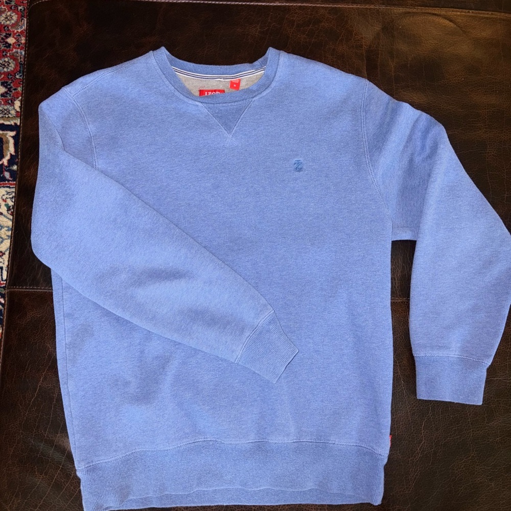 Izod Men’s Light Blue Crew Neck Sweatshirt. Medium